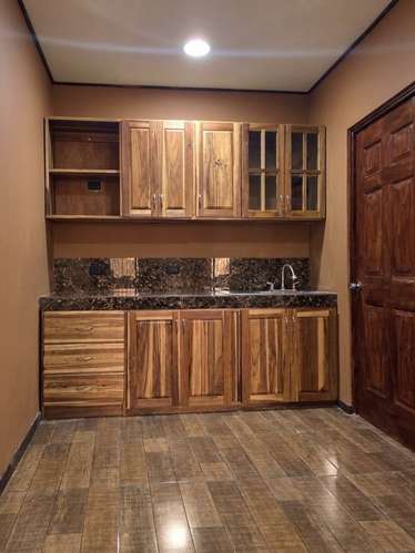 ALQUILO MODERNO APARTAMENTO EN CORONADO