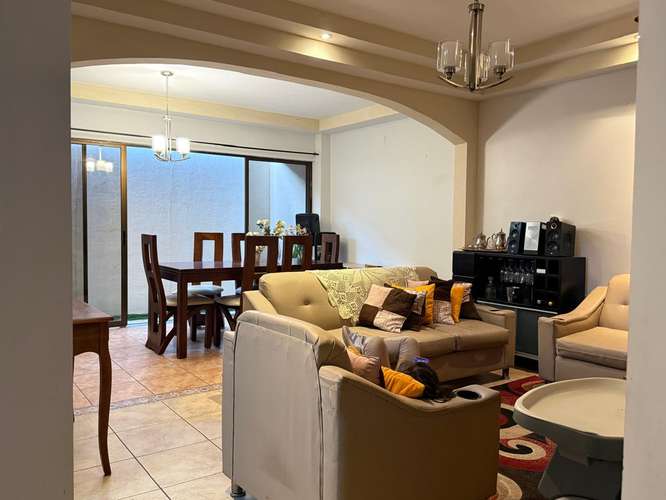 Rento amplia casa en San Francisco de Heredia, en Residencial.