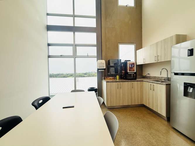 Alquiler oficina Plug and Play Parque Industrial La Valencia Santo Domingo Heredia Costa Rica - Imagen 12