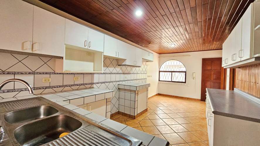 Alquiler de Casa Independiente en Vargas Araya, San Pedro-2