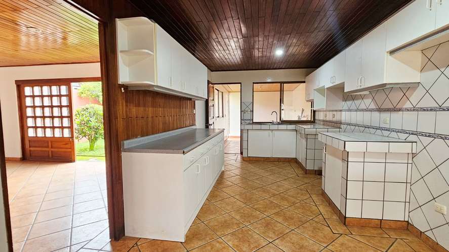 Alquiler de Casa Independiente en Vargas Araya, San Pedro-2