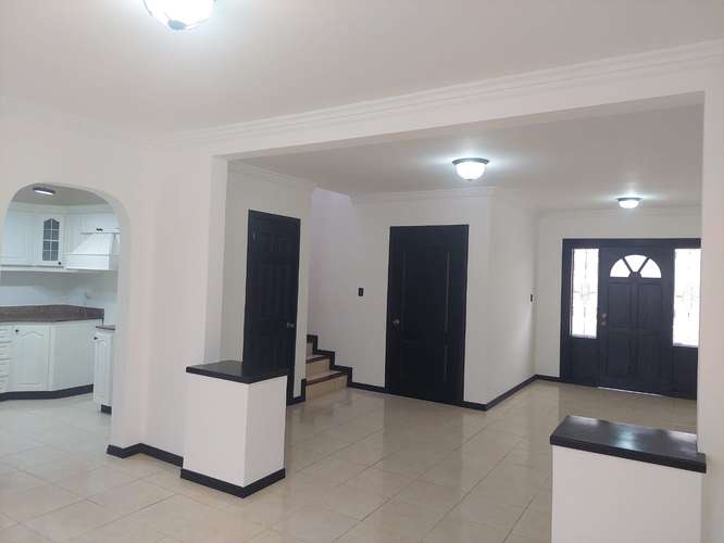Casa independiente en venta en San Rafael de Escazú: 3 dormitorios, 2.5 baños y 200 m².