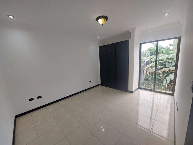 Casa independiente en venta en San Rafael de Escazú: 3 dormitorios, 2.5 baños y 200 m². - Imagen 9
