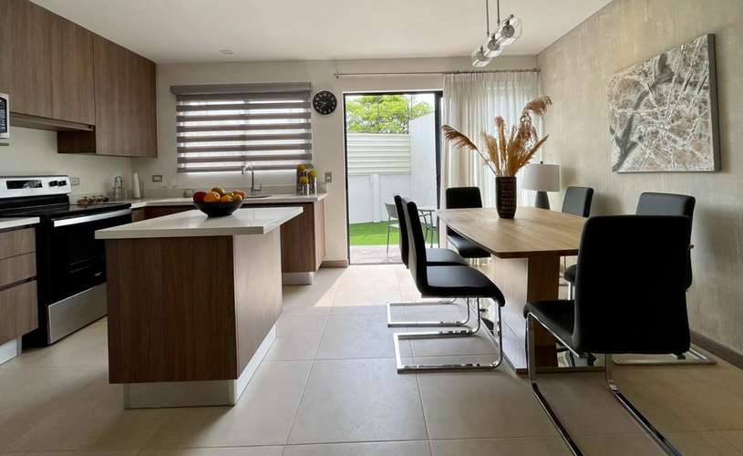 Casa de 2 niveles en San Rafael, Alajuela, con 3 dormitorios y piscina - Imagen 3