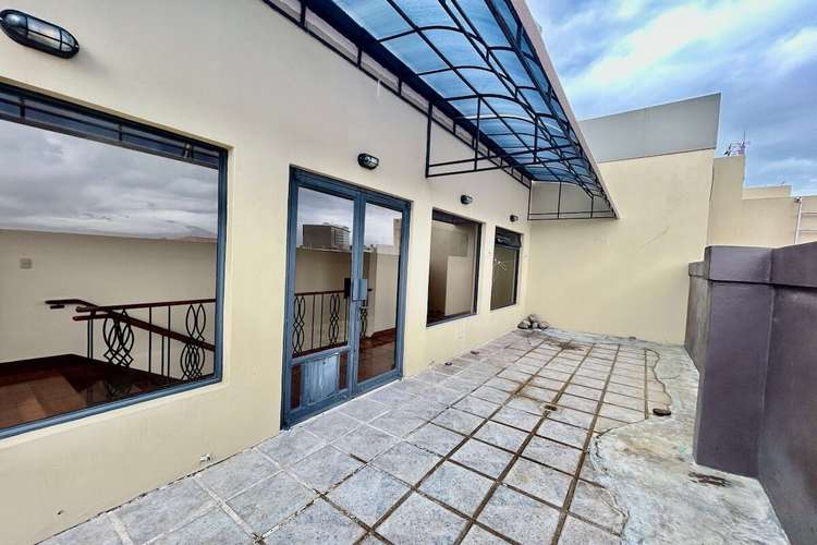 Se alquila amplio apartamento en edificio en Los Yoses, Montes de Oca - Imagen 17