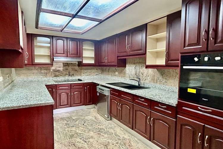 Se alquila amplio apartamento en edificio en Los Yoses, Montes de Oca - Imagen 4