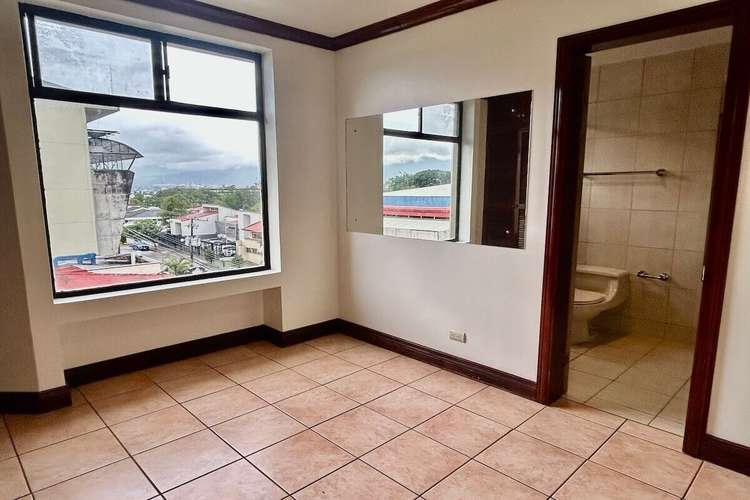 Se alquila amplio apartamento en edificio en Los Yoses, Montes de Oca - Imagen 7