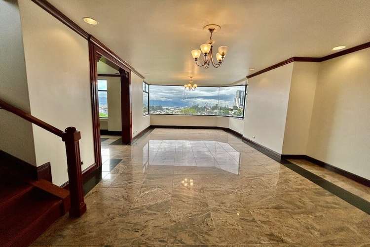 Se alquila amplio apartamento en edificio en Los Yoses, Montes de Oca