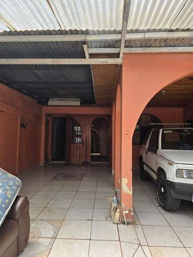 Amplia casa con apto y local comercial - Imagen 5