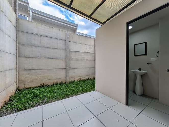 Alquiler de Casa en Condominio Nova, San Miguel de Desamparados | 2 Hab + Patio
