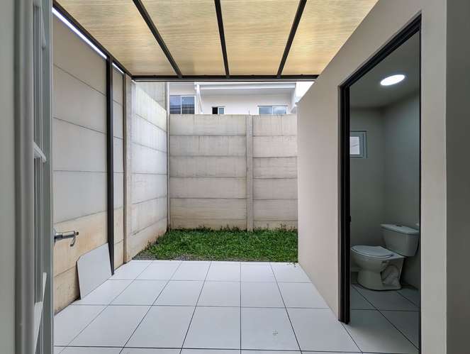 Alquiler de Casa en Condominio Nova, San Miguel de Desamparados | 2 Hab + Patio