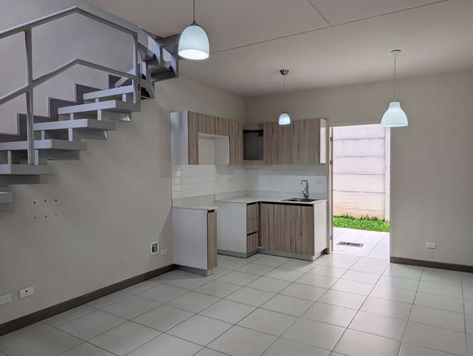 Alquiler de Casa en Condominio Nova, San Miguel de Desamparados | 2 Hab + Patio
