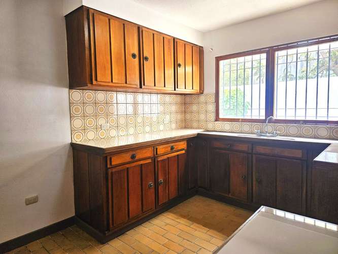 CASA COMERCIAL | 340 m² | USO DE SUELO COMERCIAL | 5 PARQUEOS