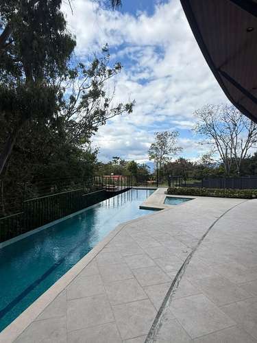 Casa amueblada de 3 habitaciones en condominio San Antonio Urbano, Escazú, con piscina y seguridad 24 horas - Imagen 8