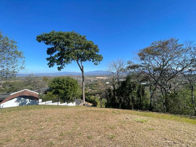 Lote en venta en condominio Piedades Santa Ana con vista a las montañas - Imagen 1
