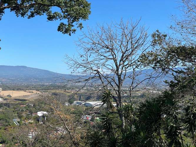 Lote en venta en condominio Piedades Santa Ana con vista a las montañas - Imagen 4