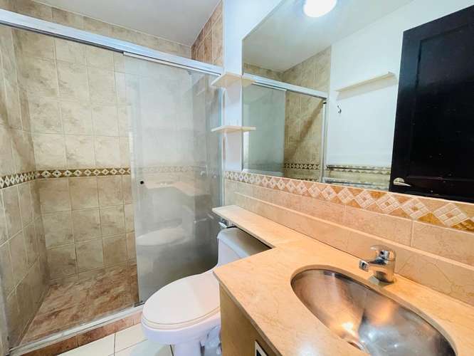Apartamento moderno de 2 dormitorios con balcón y vistas en Santa Ana Centro - Imagen 8