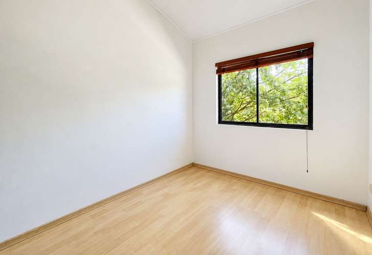 Apartamento moderno de 2 dormitorios con balcón y vistas en Santa Ana Centro - Imagen 3
