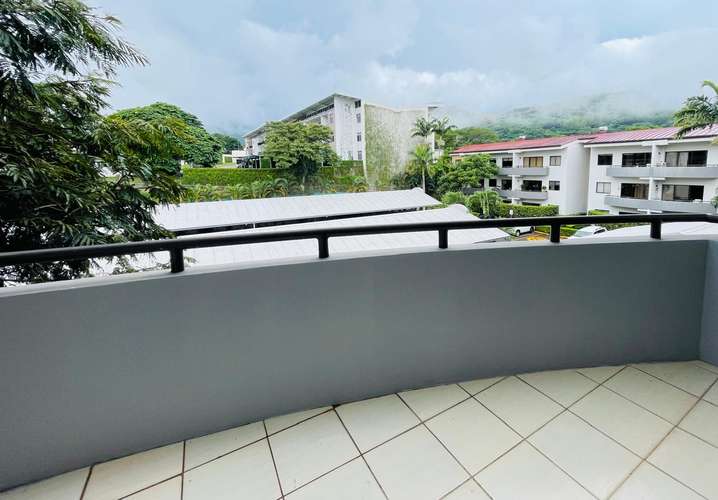 Apartamento moderno de 2 dormitorios con balcón y vistas en Santa Ana Centro - Imagen 10