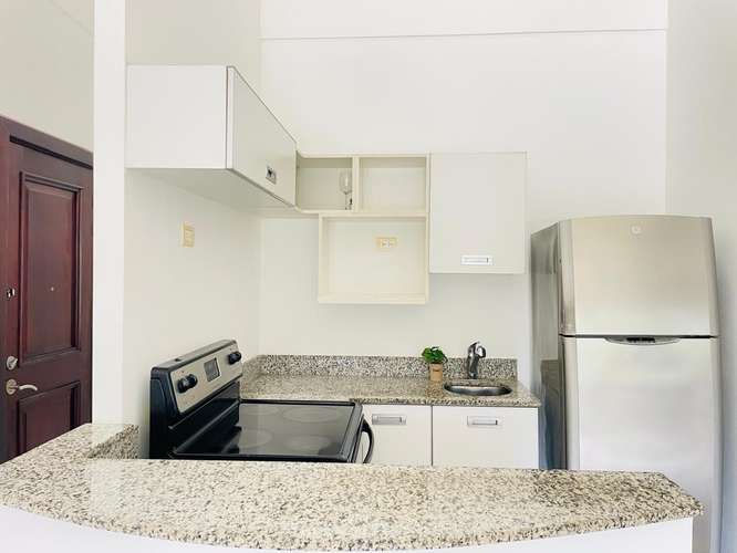 Apartamento moderno de 2 dormitorios con balcón y vistas en Santa Ana Centro - Imagen 2