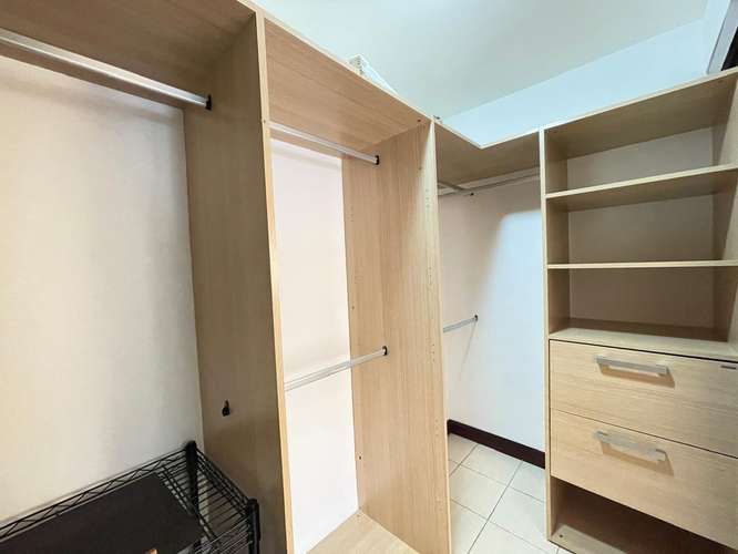 Apartamento moderno de 2 dormitorios con balcón y vistas en Santa Ana Centro - Imagen 6
