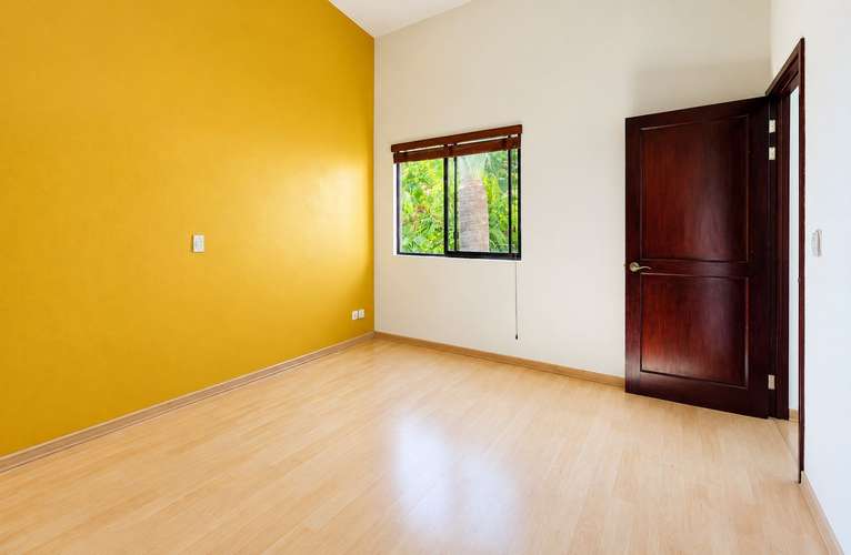 Apartamento moderno de 2 dormitorios con balcón y vistas en Santa Ana Centro - Imagen 7
