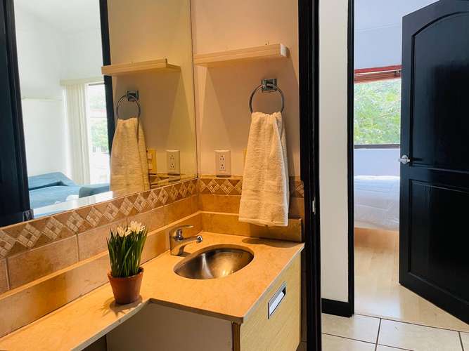 Apartamento moderno de 2 dormitorios con balcón y vistas en Santa Ana Centro - Imagen 5