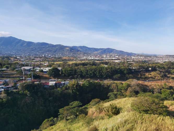 Apartamento con línea blanca para alquiler en Lagunilla de Heredia. - Imagen 11