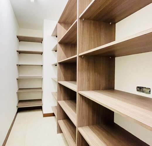 Apartamento moderno de 2 dormitorios en alquiler en primer piso en Escazú San José 