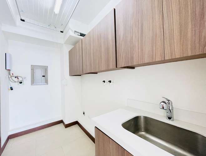 Apartamento moderno de 2 dormitorios en alquiler en primer piso en Escazú San José 