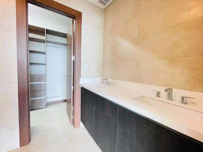 Apartamento moderno de 2 dormitorios en alquiler en primer piso en Escazú San José 