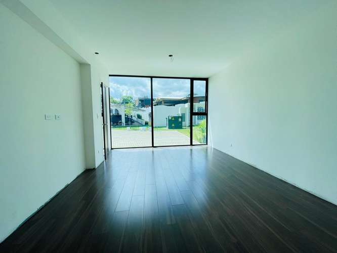 Apartamento moderno de 2 dormitorios en alquiler en primer piso en Escazú San José 