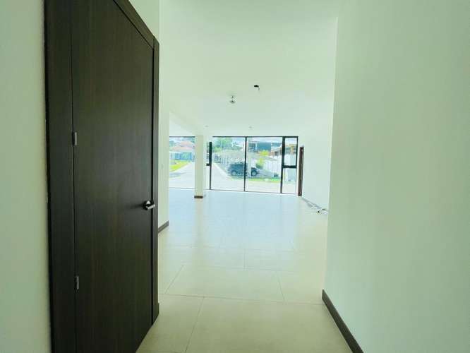 Apartamento moderno de 2 dormitorios en alquiler en primer piso en Escazú San José 