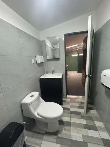 Oficina de 84 m² en Zona Industrial, equipada y con parqueo privado - Imagen 7
