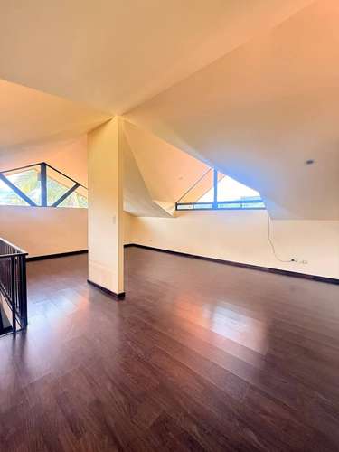 Alquiler en Salitral, Santa Ana: Casa Independiente con Terraza