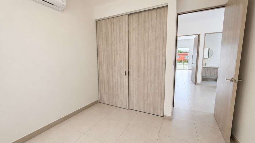 Casa en venta en Condominio Nasara, Piedades de Santa Ana | 3 habitaciones, patio y 3 parqueos - Imagen 3