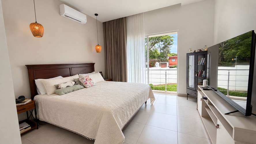 Casa en venta en Condominio Nasara, Piedades de Santa Ana | 3 habitaciones, patio y 3 parqueos - Imagen 4