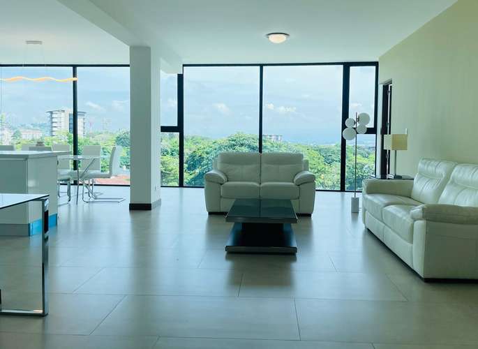Apartamento moderno en San Rafael, Escazú, con vistas panorámicas y amplios espacios