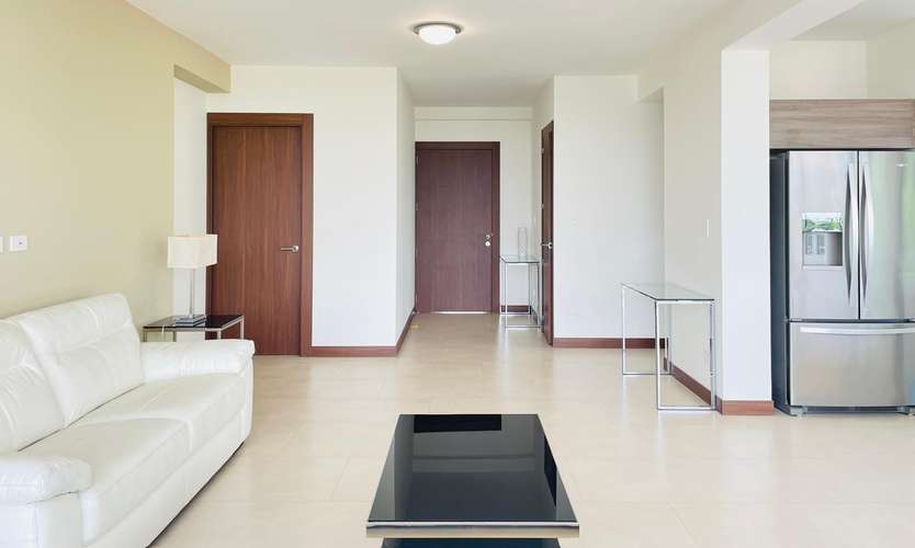 Apartamento moderno en San Rafael, Escazú, con vistas panorámicas y amplios espacios