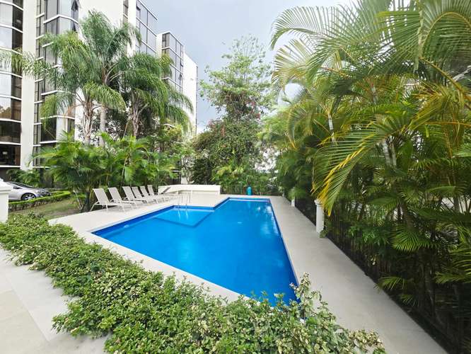Apartamento moderno de 3 dormitorios en Bello Horizonte, Escazú, con piscina y vistas a las montañas