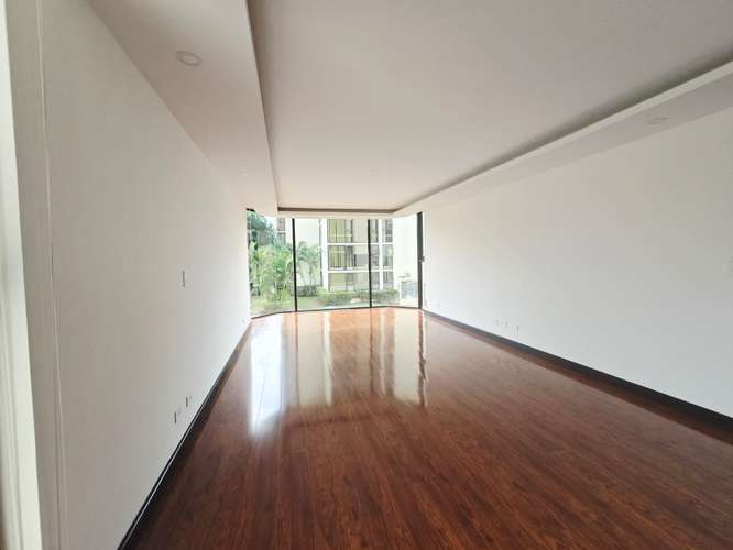 Apartamento moderno de 3 dormitorios en Bello Horizonte, Escazú, con piscina y vistas a las montañas