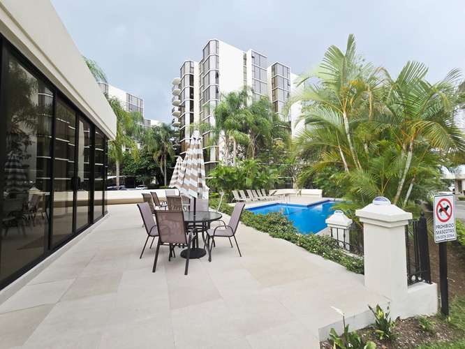 Apartamento moderno de 3 dormitorios en Bello Horizonte, Escazú, con piscina y vistas a las montañas
