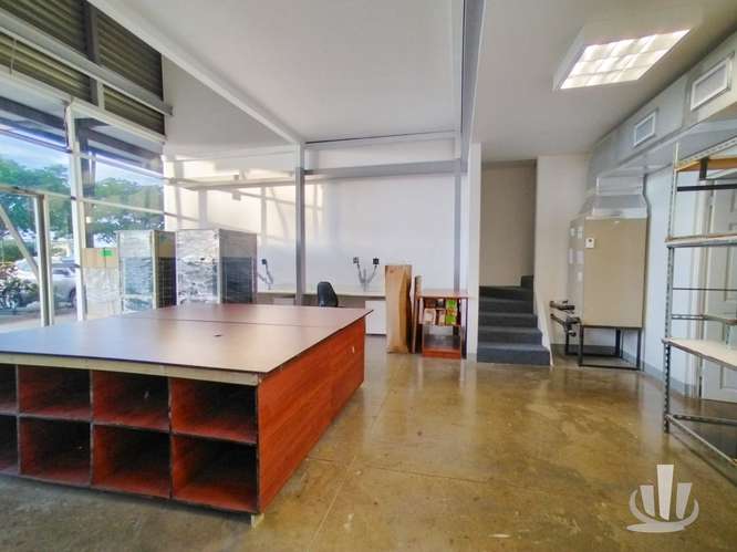 Local Comercial con Oficinas y Bodega en Venta | Junto a Porcelanosa - Imagen 16
