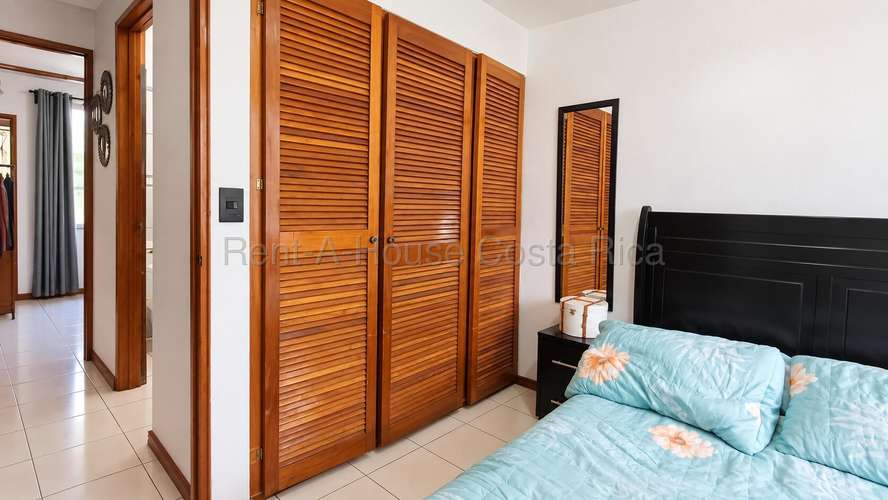 Venta de casa un nivel en las Luisas Zapote - Imagen 4