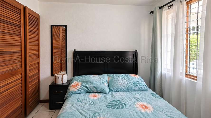 Venta de casa un nivel en las Luisas Zapote - Imagen 5