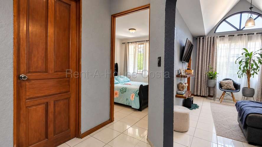 Venta de casa un nivel en las Luisas Zapote - Imagen 2