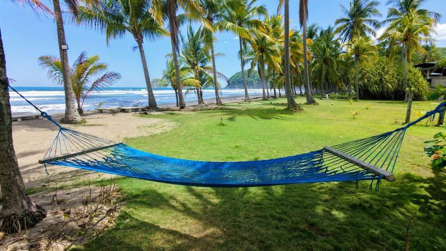 Alquiler vacacional casa de 4 dormitorios con piscina y frente al mar Playa San Miguel en Nandayure, Guanacaste