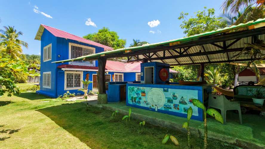 Alquiler vacacional casa de 4 dormitorios con piscina y frente al mar Playa San Miguel en Nandayure, Guanacaste