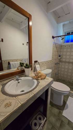 Alquiler vacacional casa de 4 dormitorios con piscina y frente al mar Playa San Miguel en Nandayure, Guanacaste