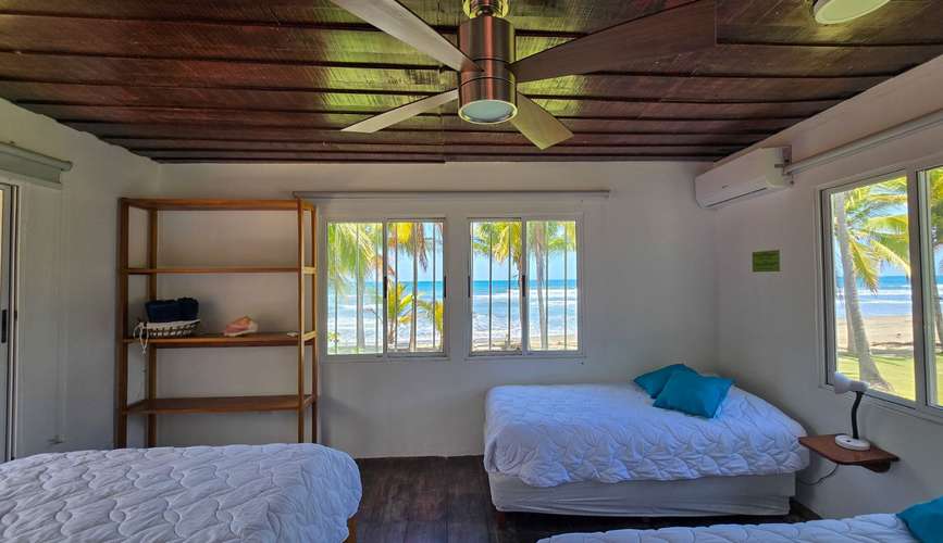 Alquiler vacacional casa de 4 dormitorios con piscina y frente al mar Playa San Miguel en Nandayure, Guanacaste